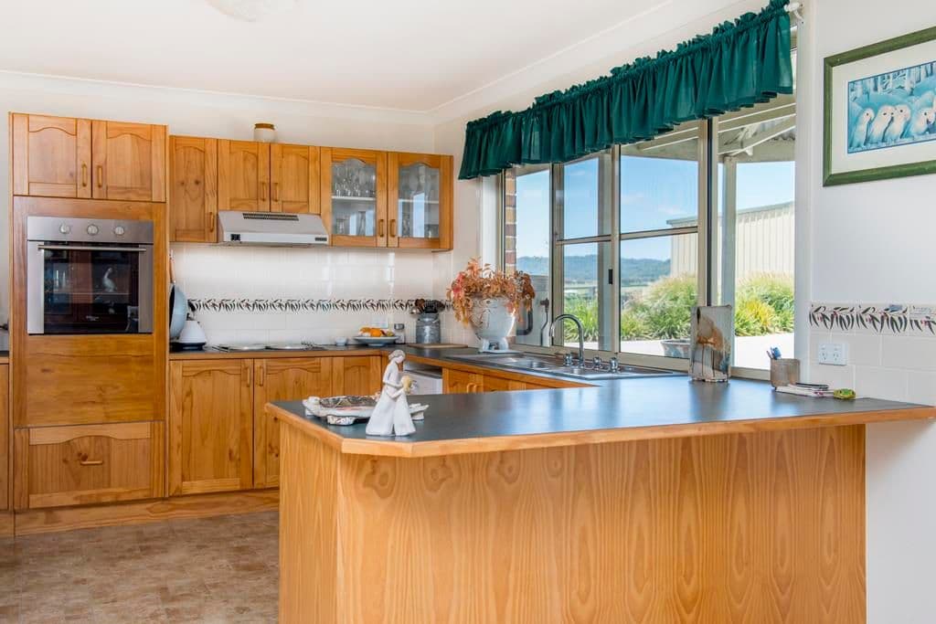 189 Bellevue Road, Tenterfield - Thumbnail 3