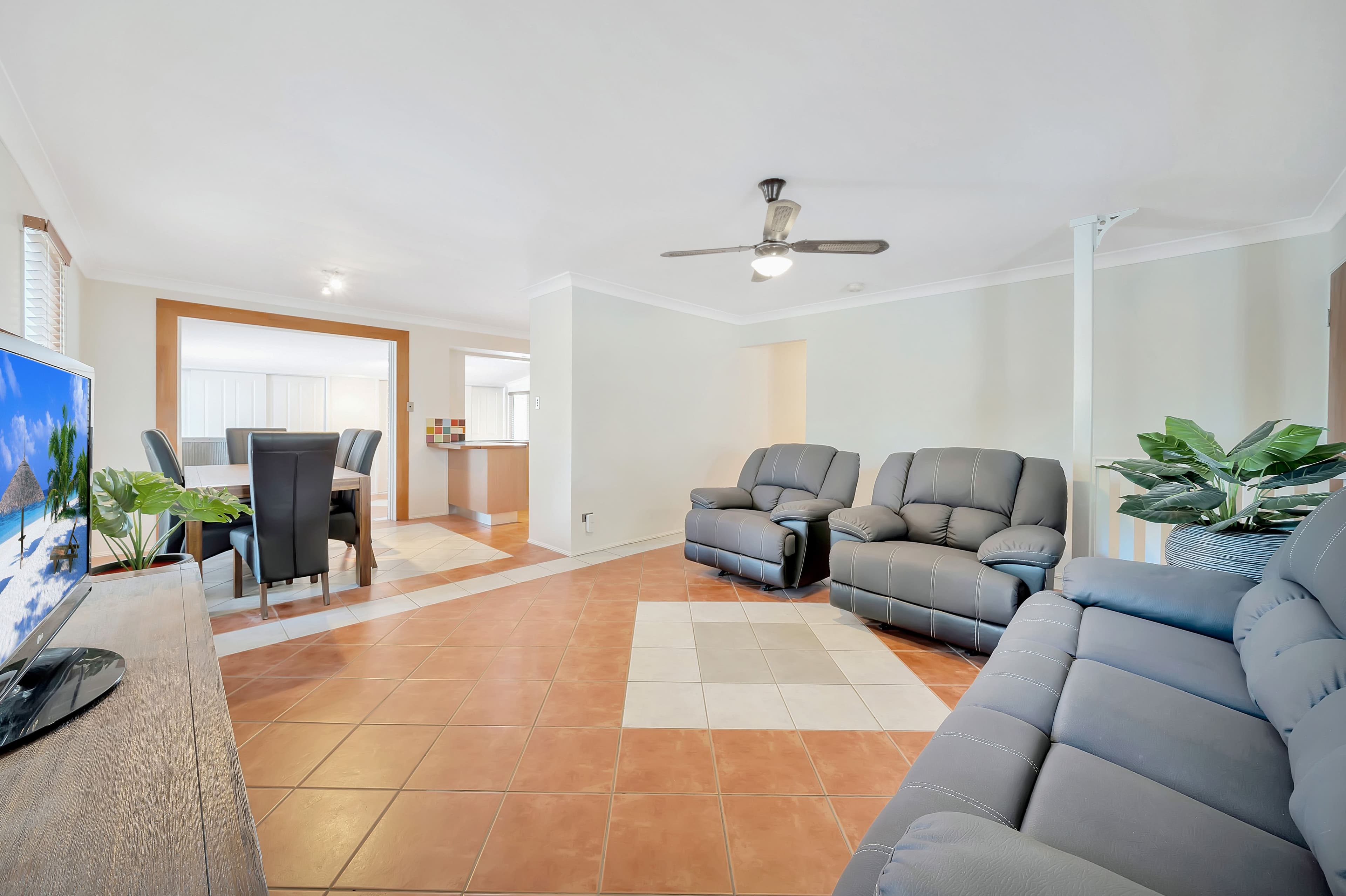 170 Vansittart Road, Regents Park QLD 4118, Regents Park - Thumbnail 3