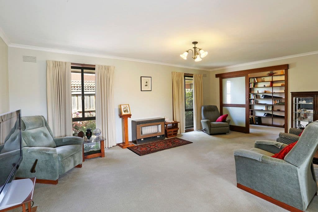 7 Pinoak Court, Highton VIC 3216, Highton - Thumbnail 2