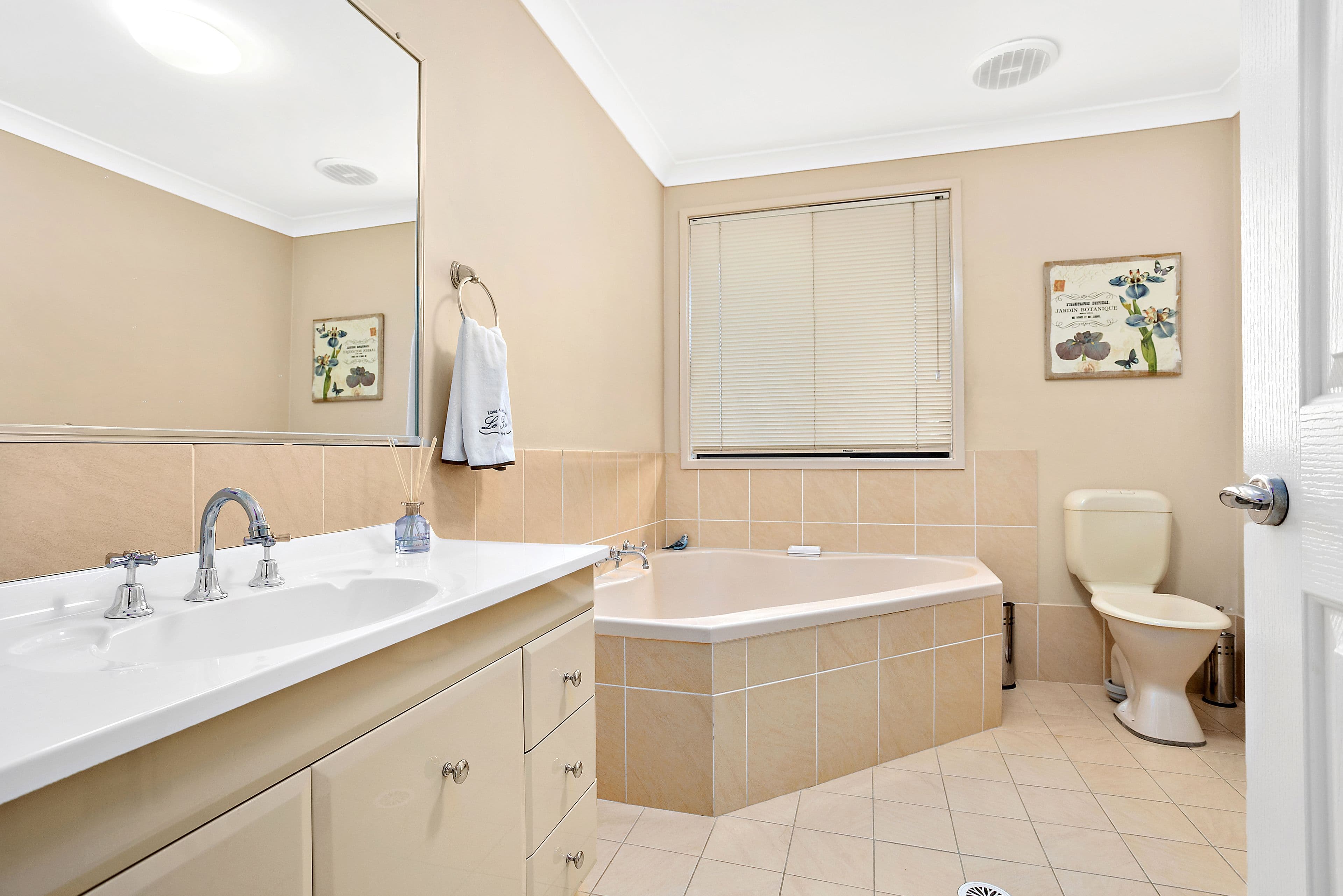 42 Eucumbene Avenue, Flinders - Thumbnail 7