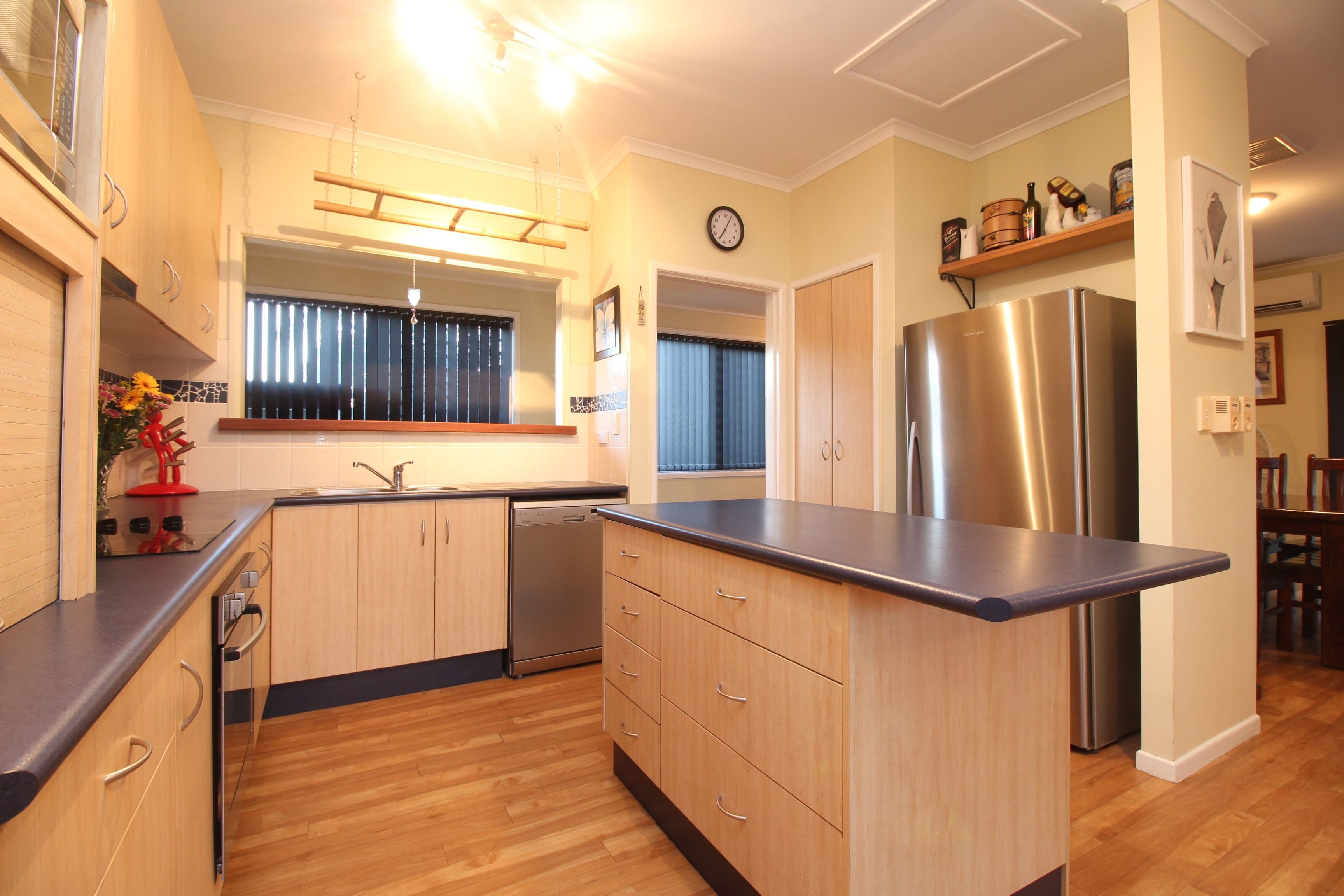 201 Borilla Street, Emerald QLD 4720, Emerald - Thumbnail 2