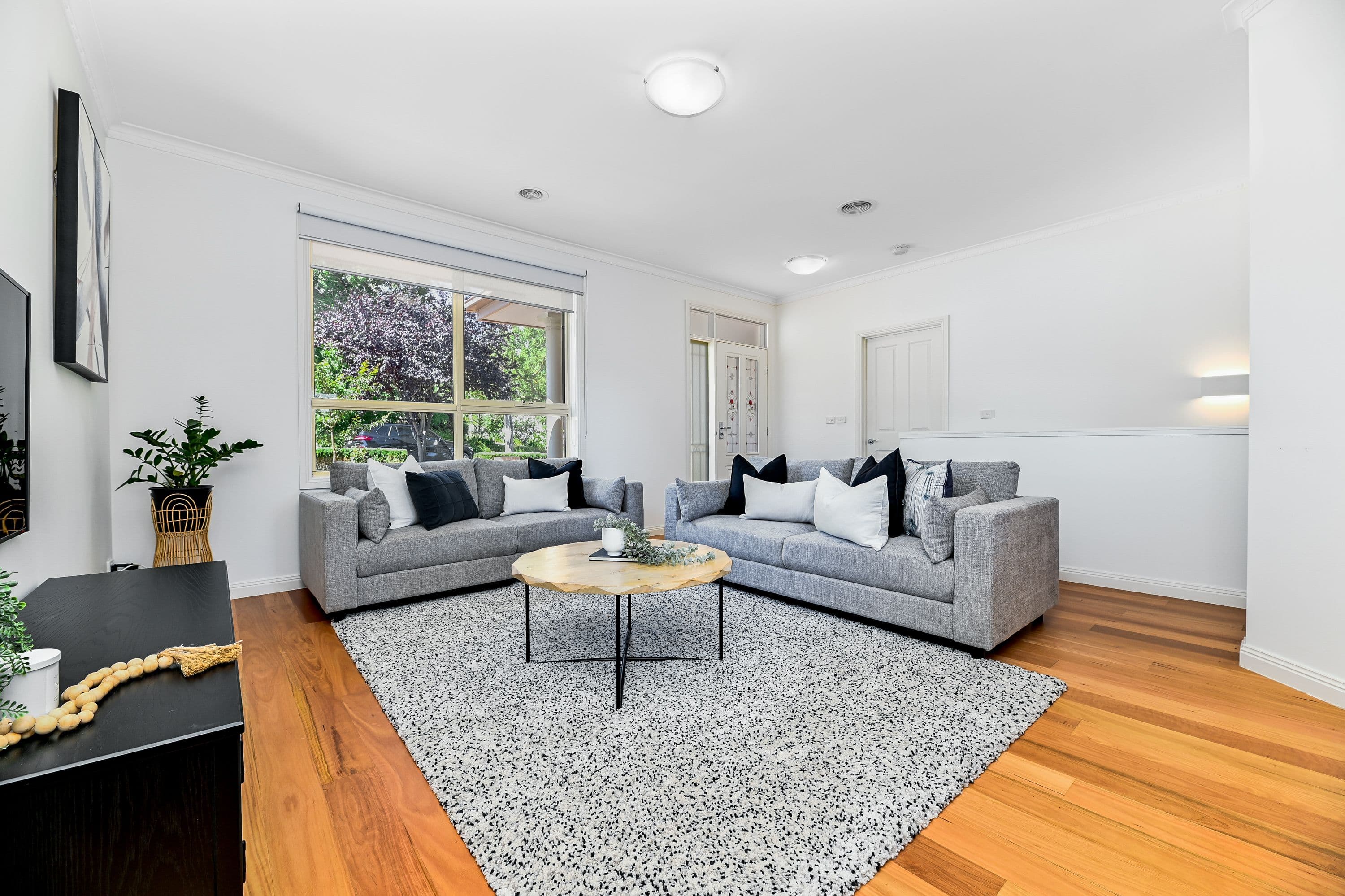 1 Avondale Grove, Mount Waverley VIC 3149, Mount Waverley - Thumbnail 2