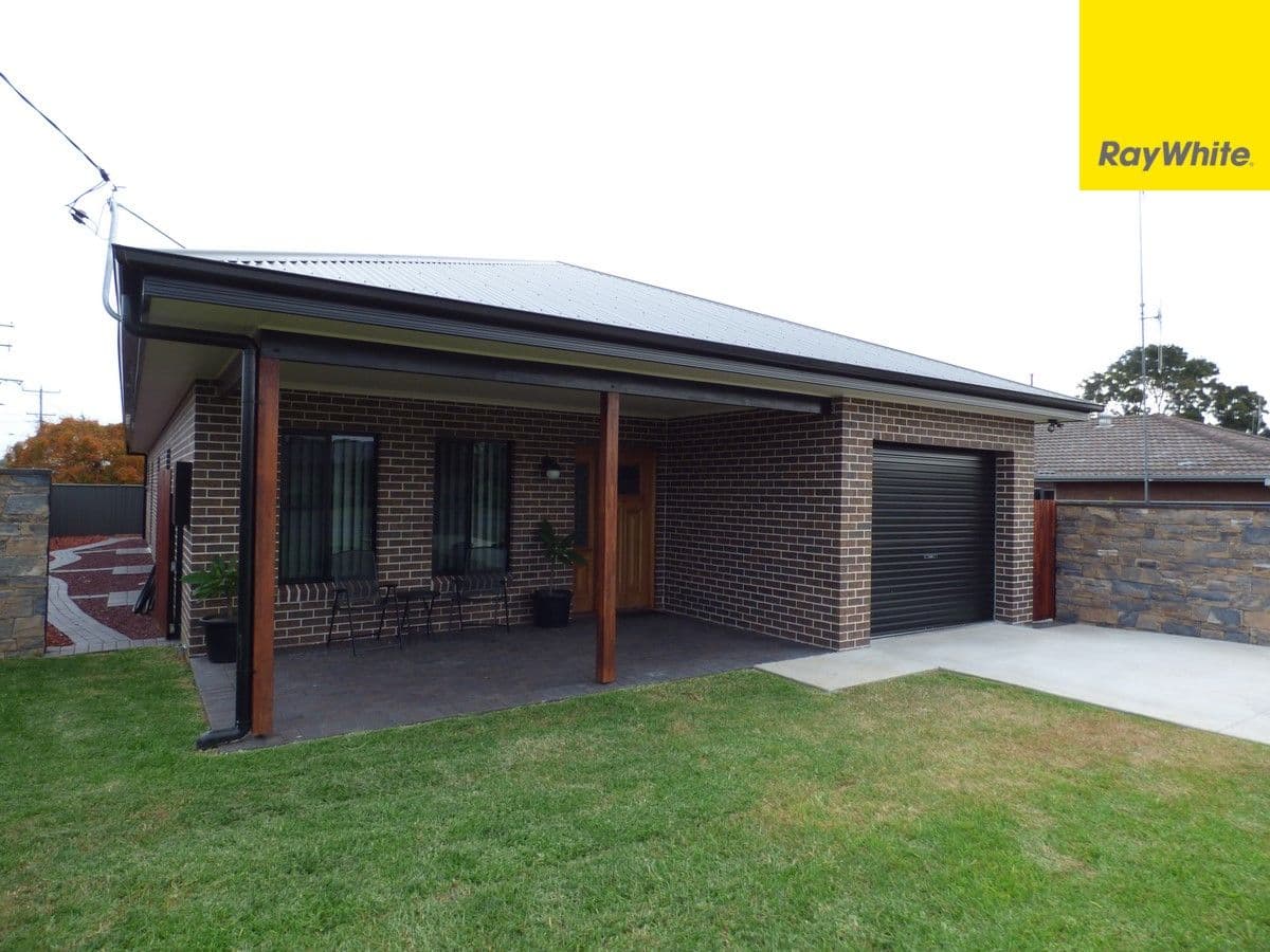 140 Farnell Street, Forbes - Image 1