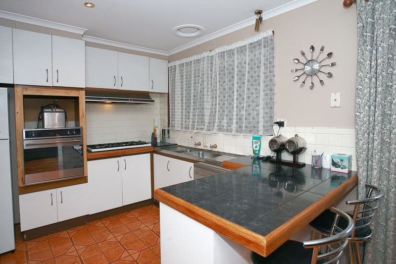 4 Fitzroy Court, ENDEAVOUR HILLS VIC 3802, Endeavour Hills - Thumbnail 2