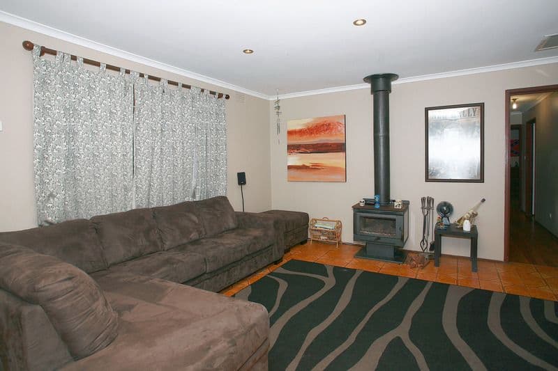 4 Fitzroy Court, ENDEAVOUR HILLS VIC 3802, Endeavour Hills - Thumbnail 3