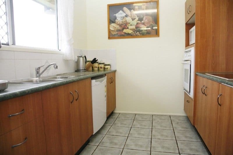 1 Cascade Court, MOUNT LOUISA QLD 4814, Mount Louisa - Thumbnail 2