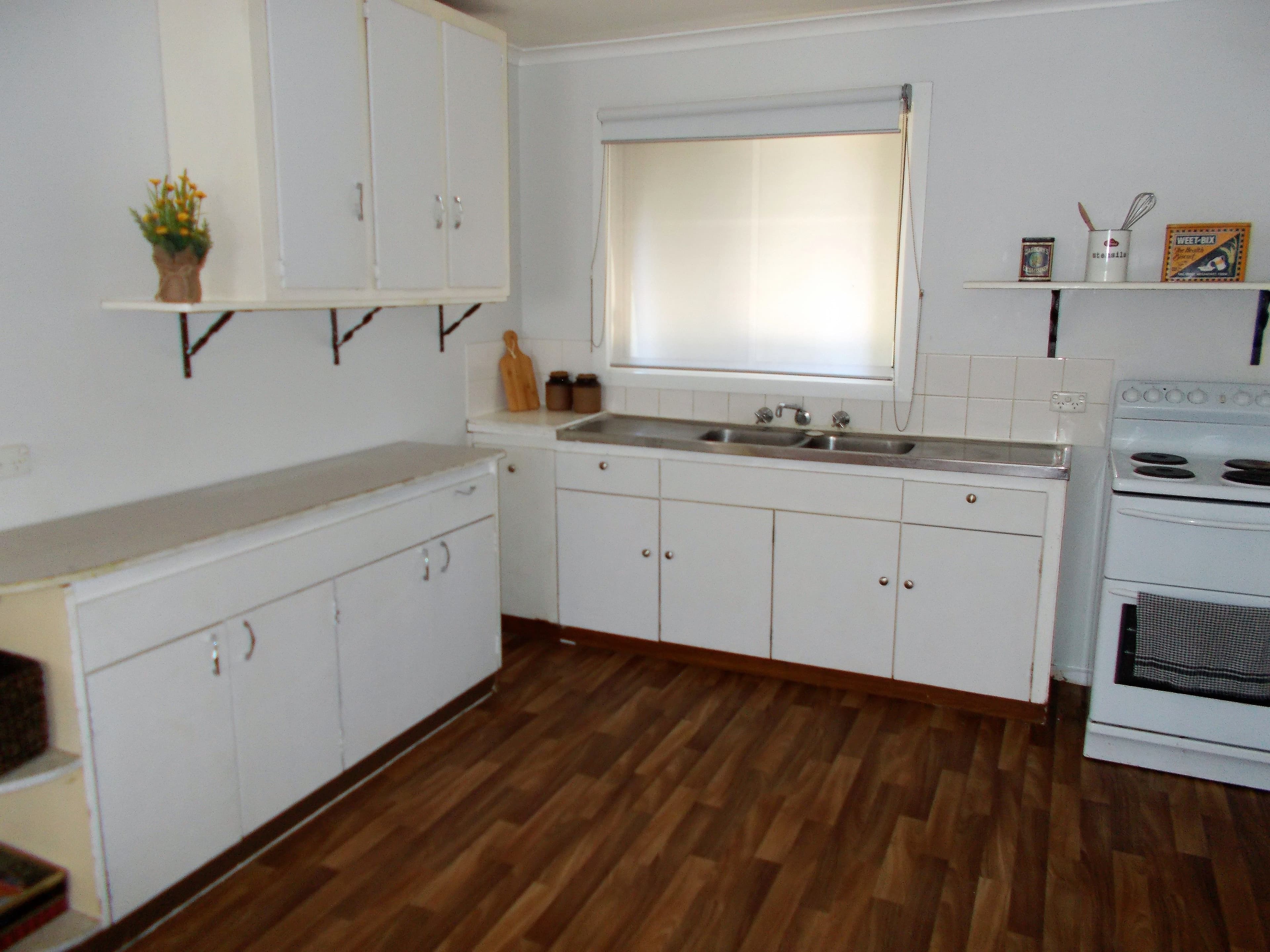 10 Fourth Street, Bordertown SA 5268, Bordertown - Thumbnail 2