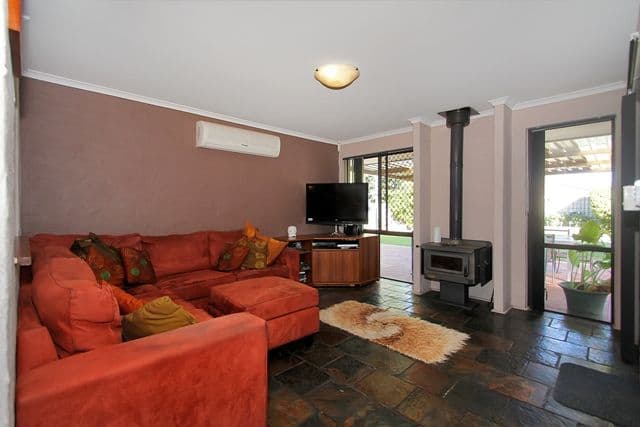 11 Wawanna Place, HUNTINGDALE WA 6110, Huntingdale - Thumbnail 3
