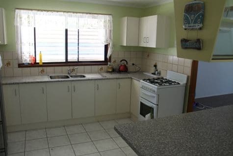 8 Alexander Street, Boyne Island QLD 4680, Boyne Island - Thumbnail 5