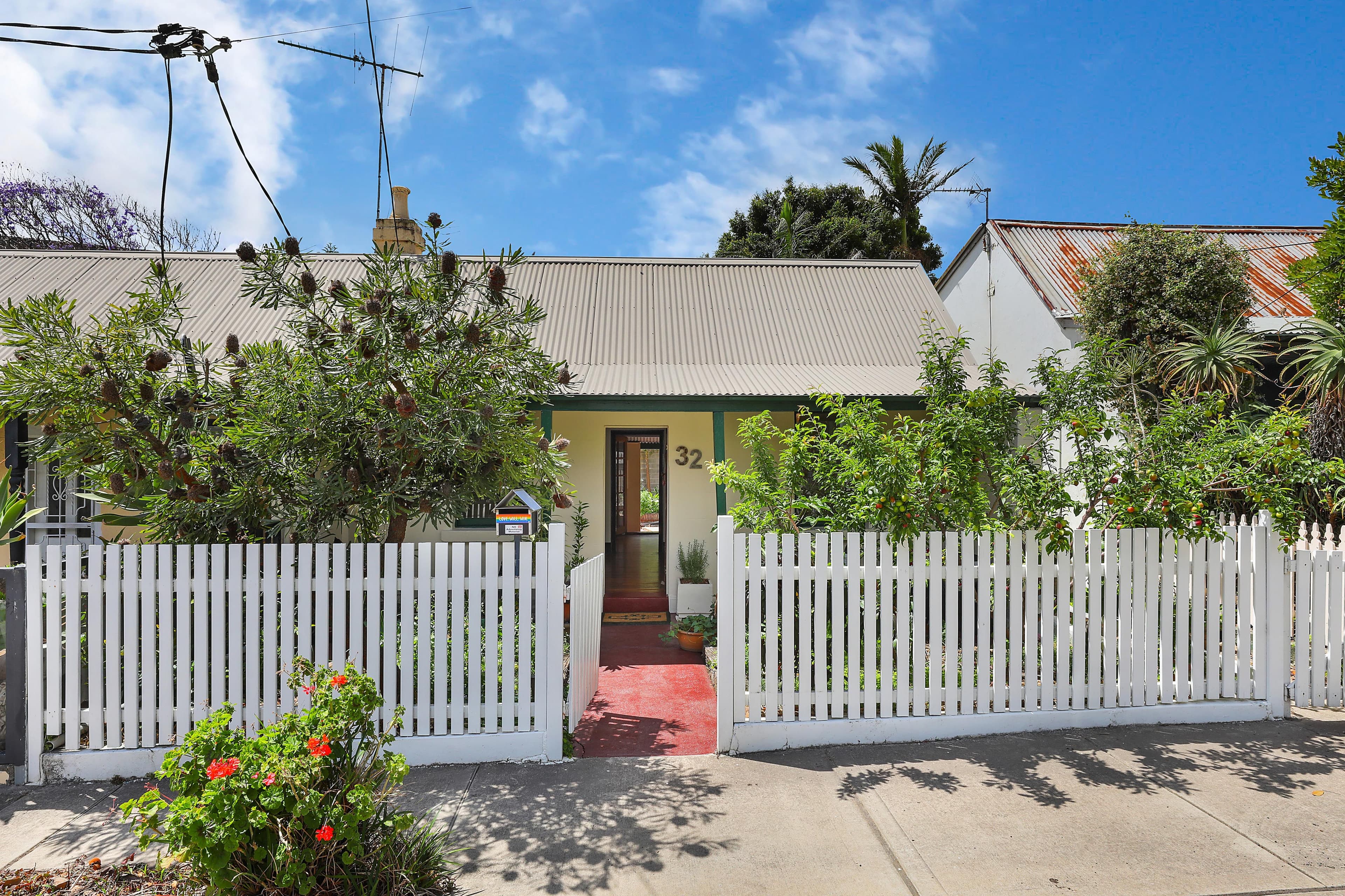 32 Crown Street, St Peters - Image 1