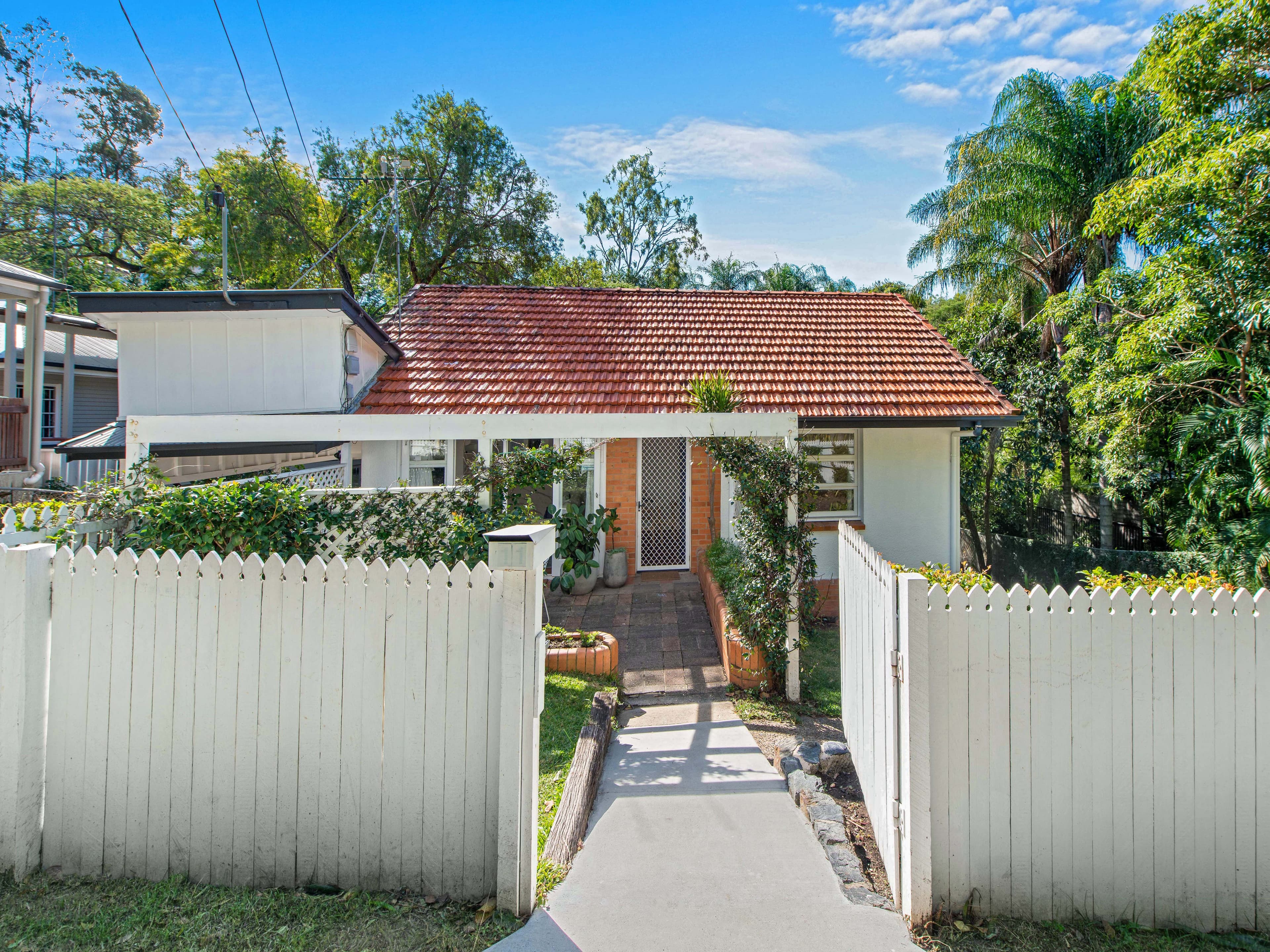 11 Mackay Terrace, Bardon QLD 4065, Bardon - Thumbnail 2