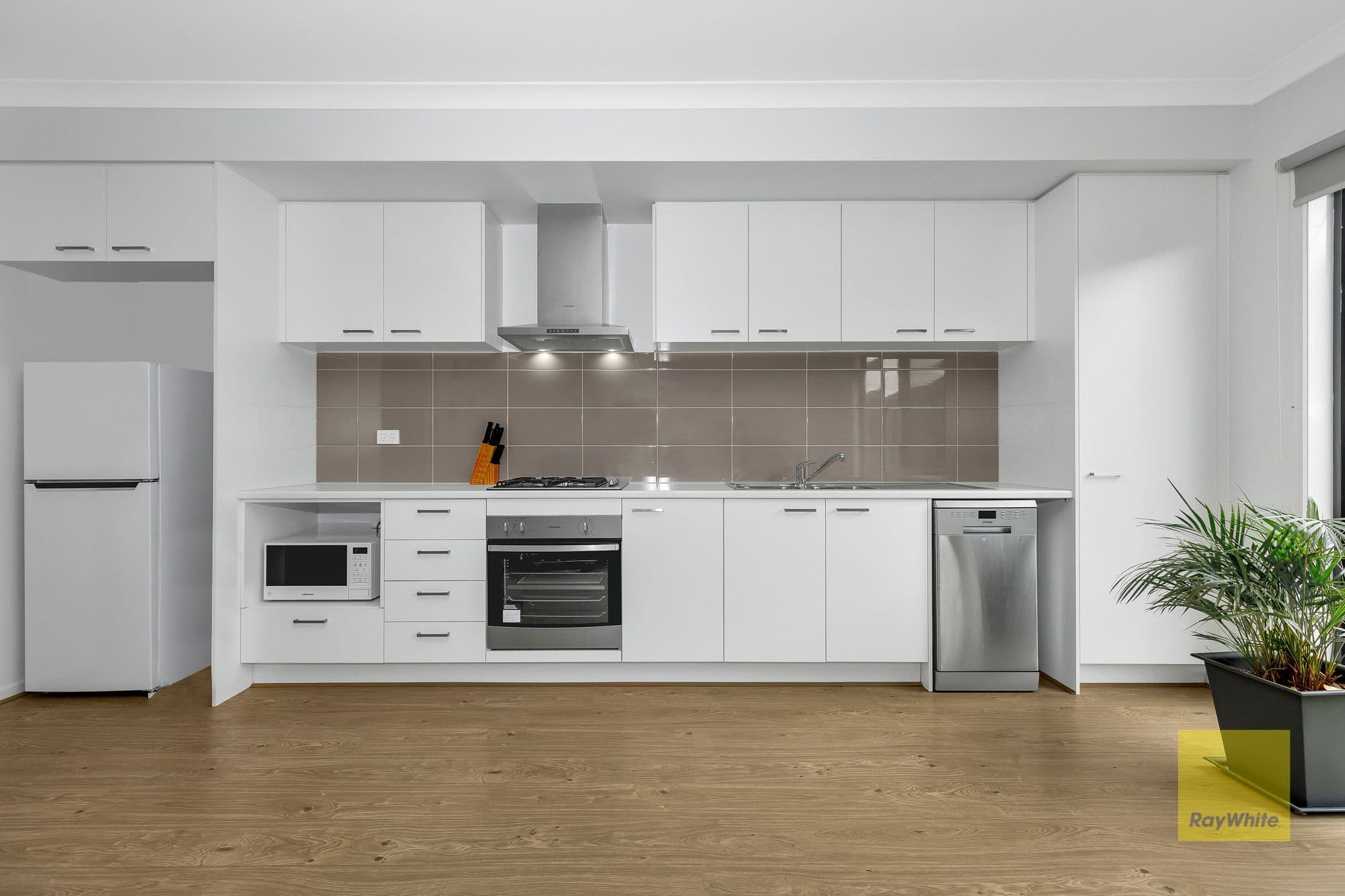 21 Charlwood Promenade, Werribee VIC 3030, Werribee - Thumbnail 2
