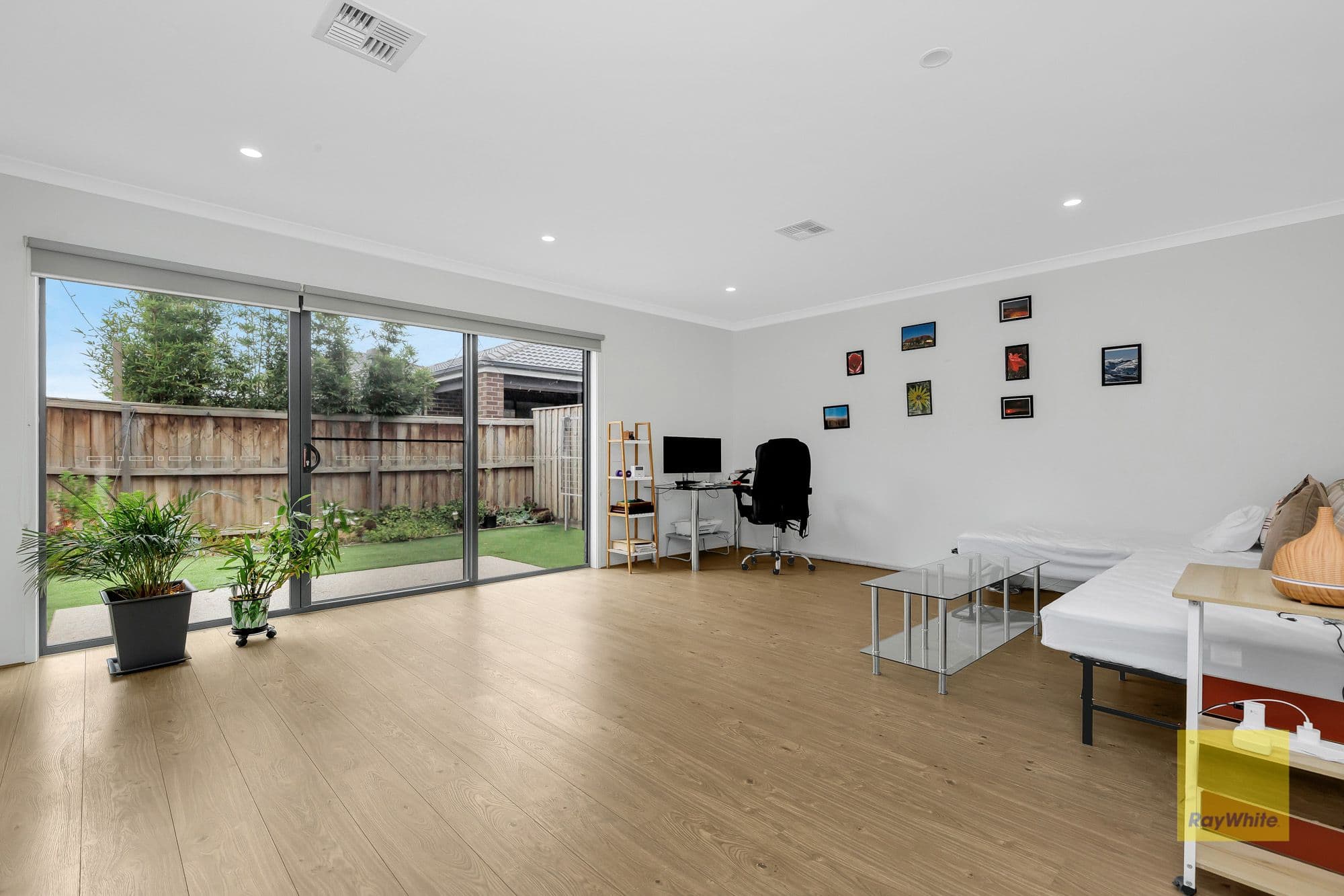 21 Charlwood Promenade, Werribee VIC 3030, Werribee - Thumbnail 3