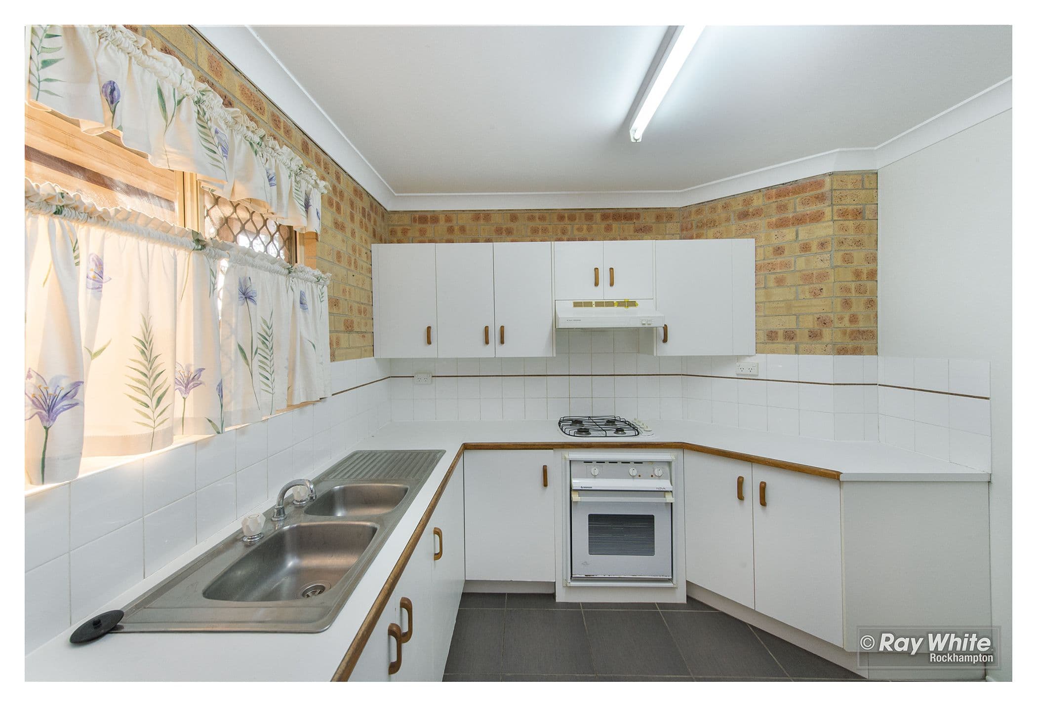 17 Stenlake Avenue, Kawana QLD 4701, Kawana - Thumbnail 4
