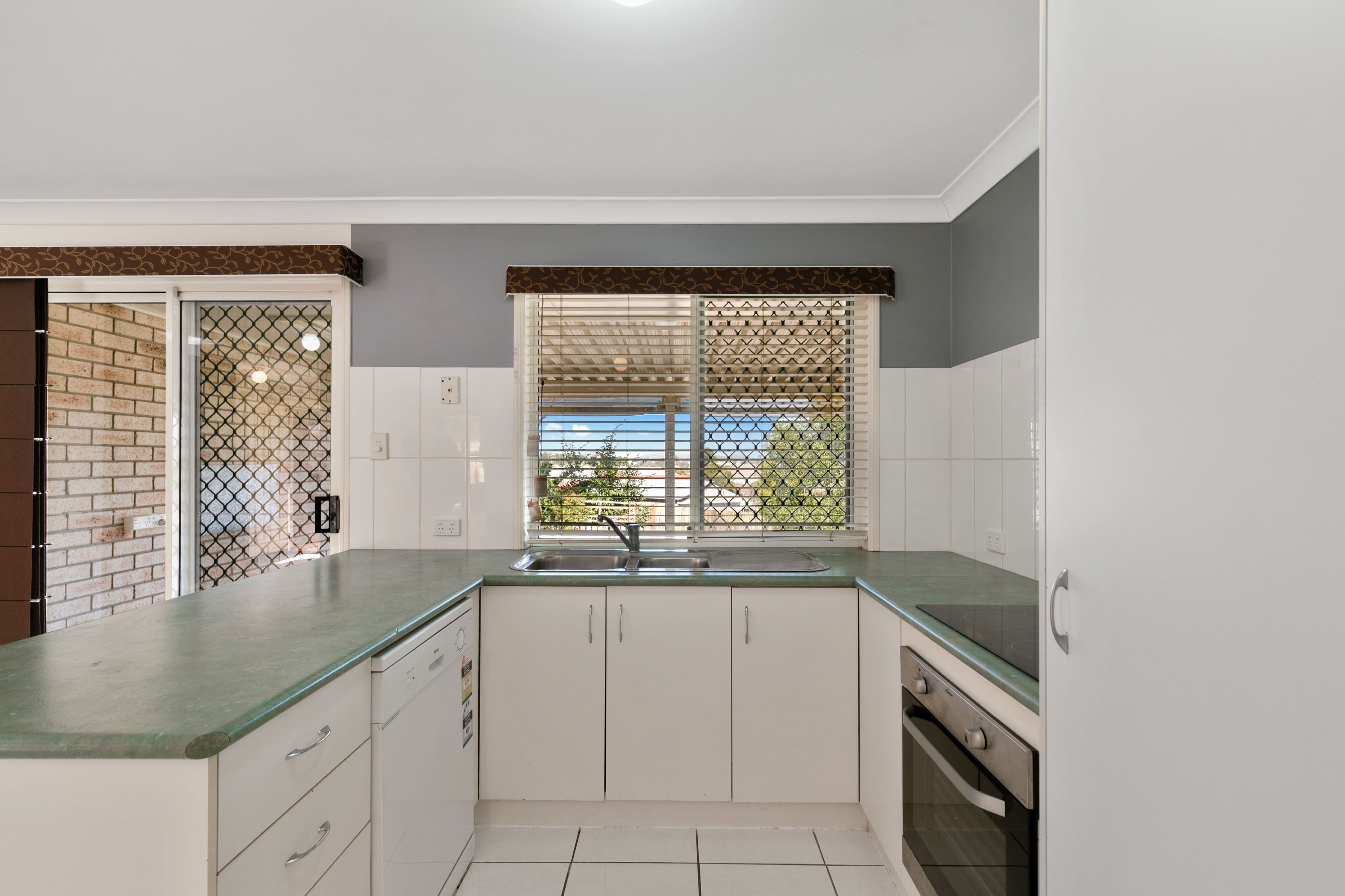 72 Glenvale Road, Harristown QLD 4350, Harristown - Thumbnail 2