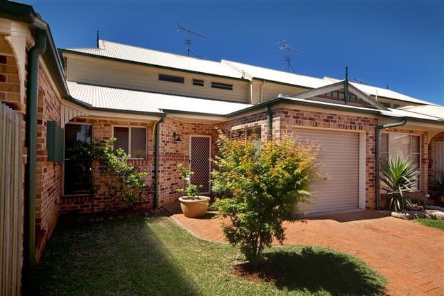 1  Stockton Court, CENTENARY HEIGHTS QLD 4350, Centenary Heights - Thumbnail 2