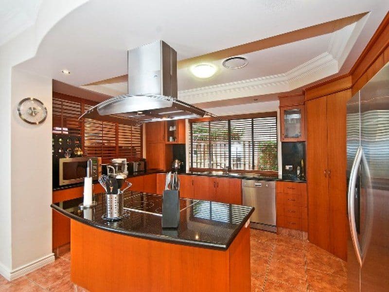 6 Pine Valley Drive, ROBINA QLD 4226, Robina - Thumbnail 3