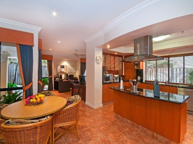 6 Pine Valley Drive, ROBINA QLD 4226, Robina - Thumbnail 4