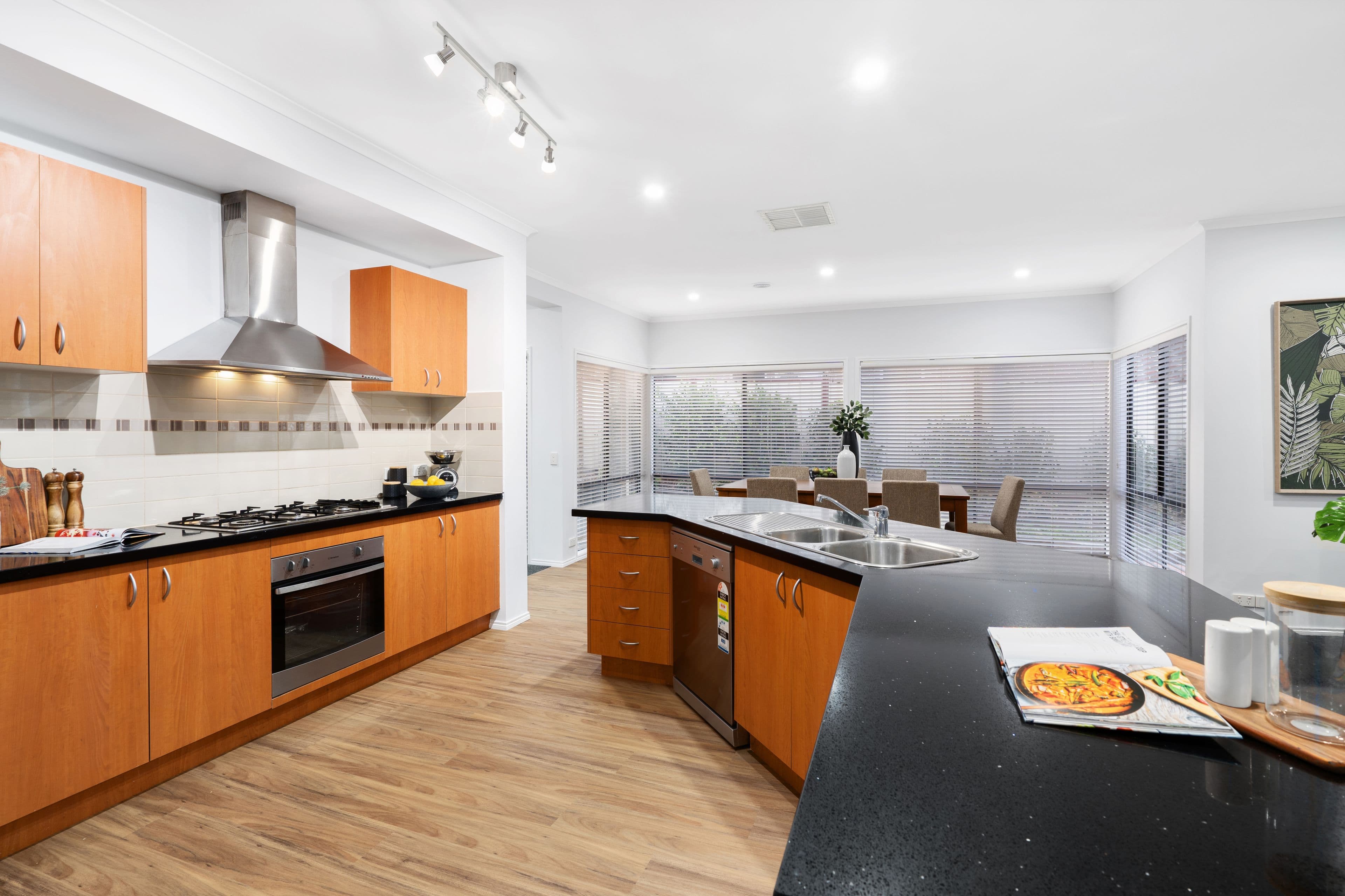 20 Cheviot Drive, Mill Park VIC 3082, Mill Park - Thumbnail 4
