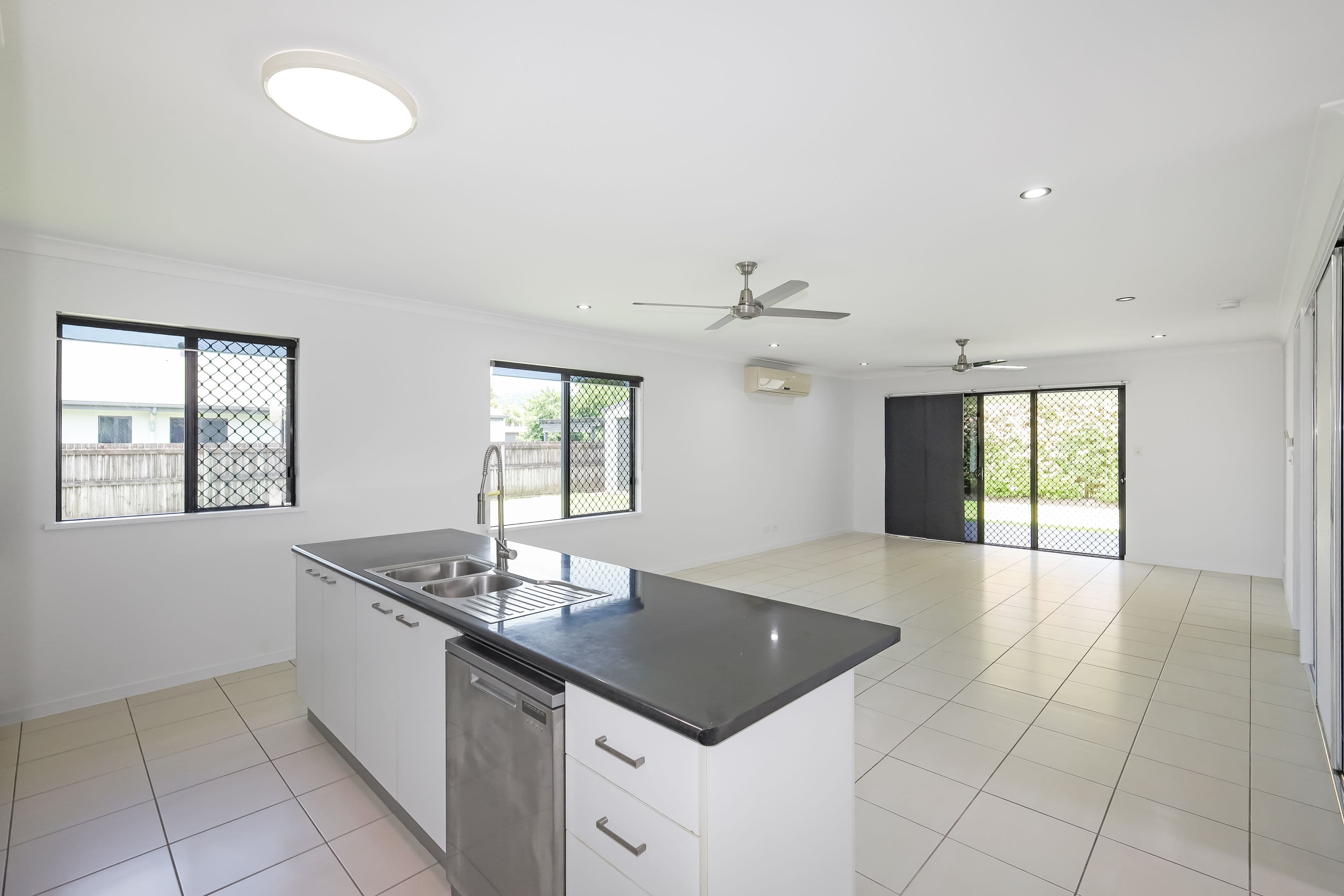 32 Pacific Avenue, Sarina QLD 4737, Sarina - Thumbnail 3