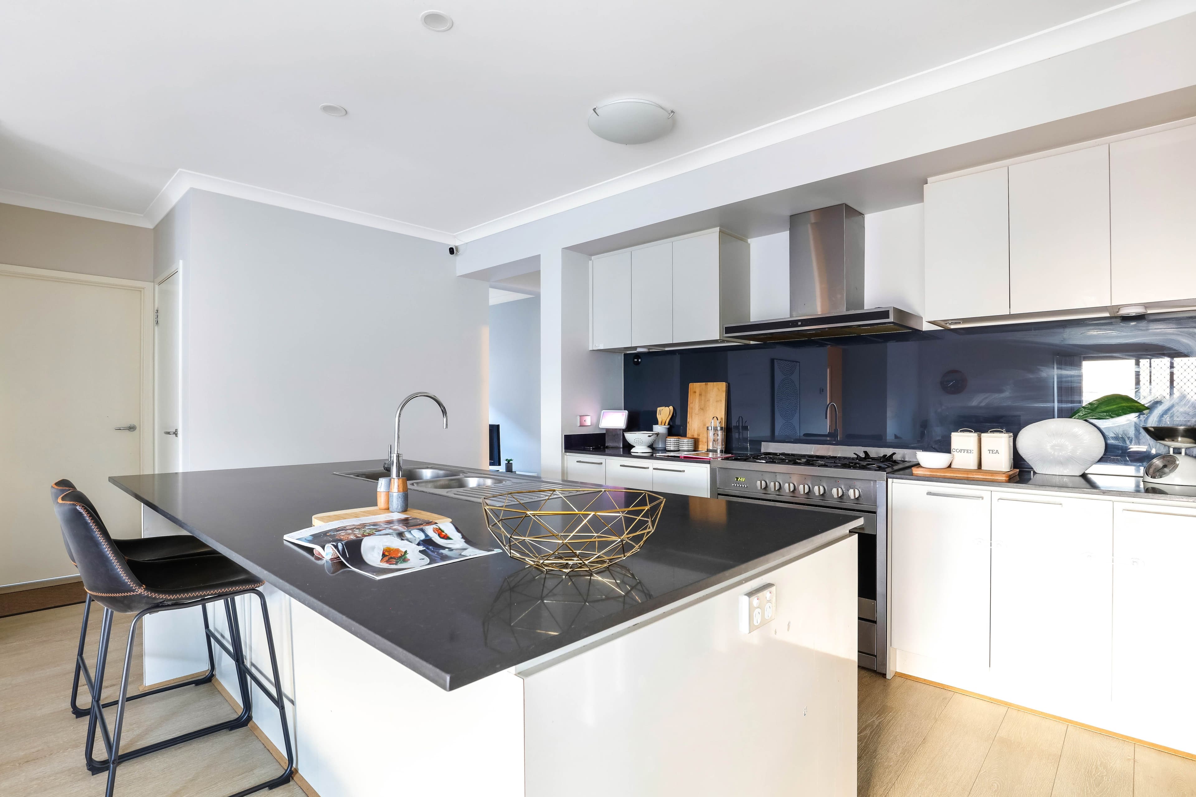 11 Kangaroo Road, Craigieburn VIC 3064, Craigieburn - Thumbnail 5