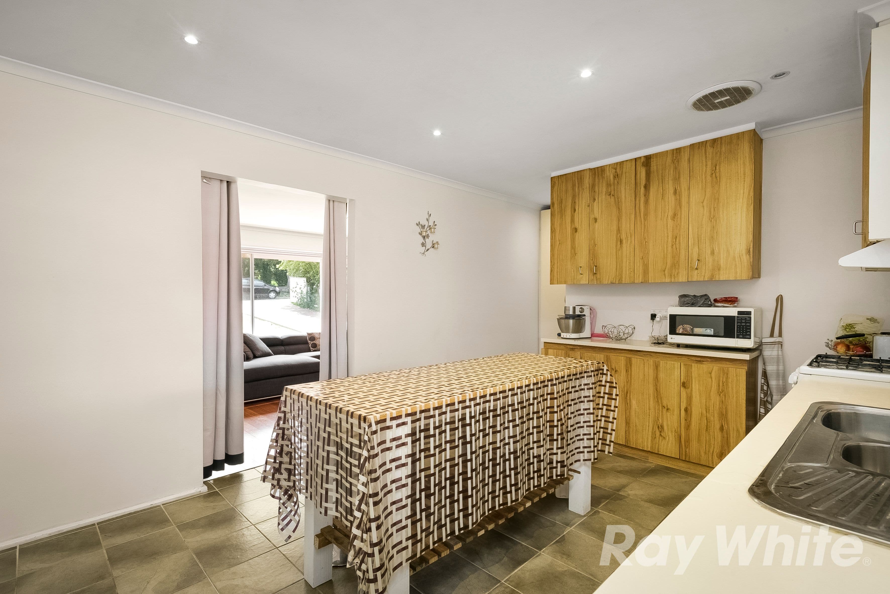 21 Barbara Avenue, Dandenong North VIC 3175, Dandenong North - Thumbnail 8