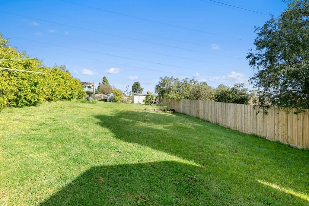 21 HILLCREST Avenue, Ringwood VIC 3134, Ringwood - Thumbnail 2