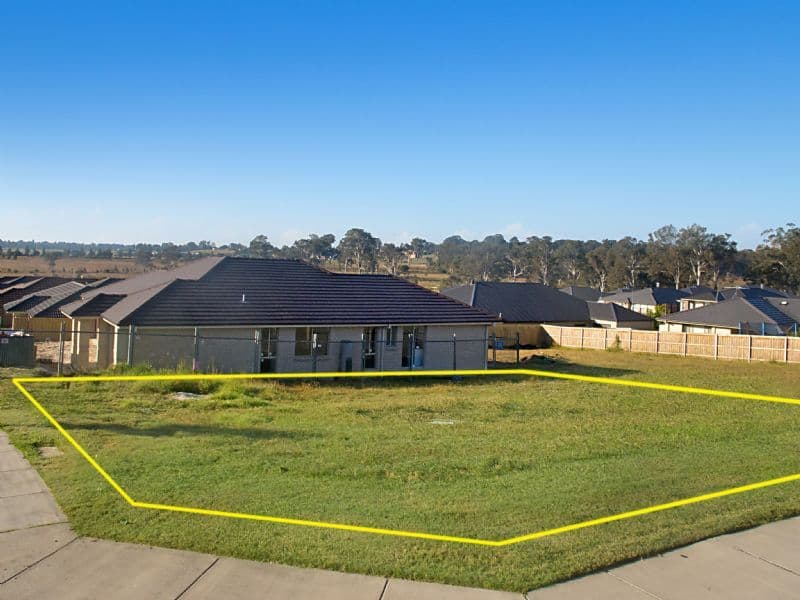 32 McKeachies Drive, ABERGLASSLYN NSW 2320, Aberglasslyn - Thumbnail 2