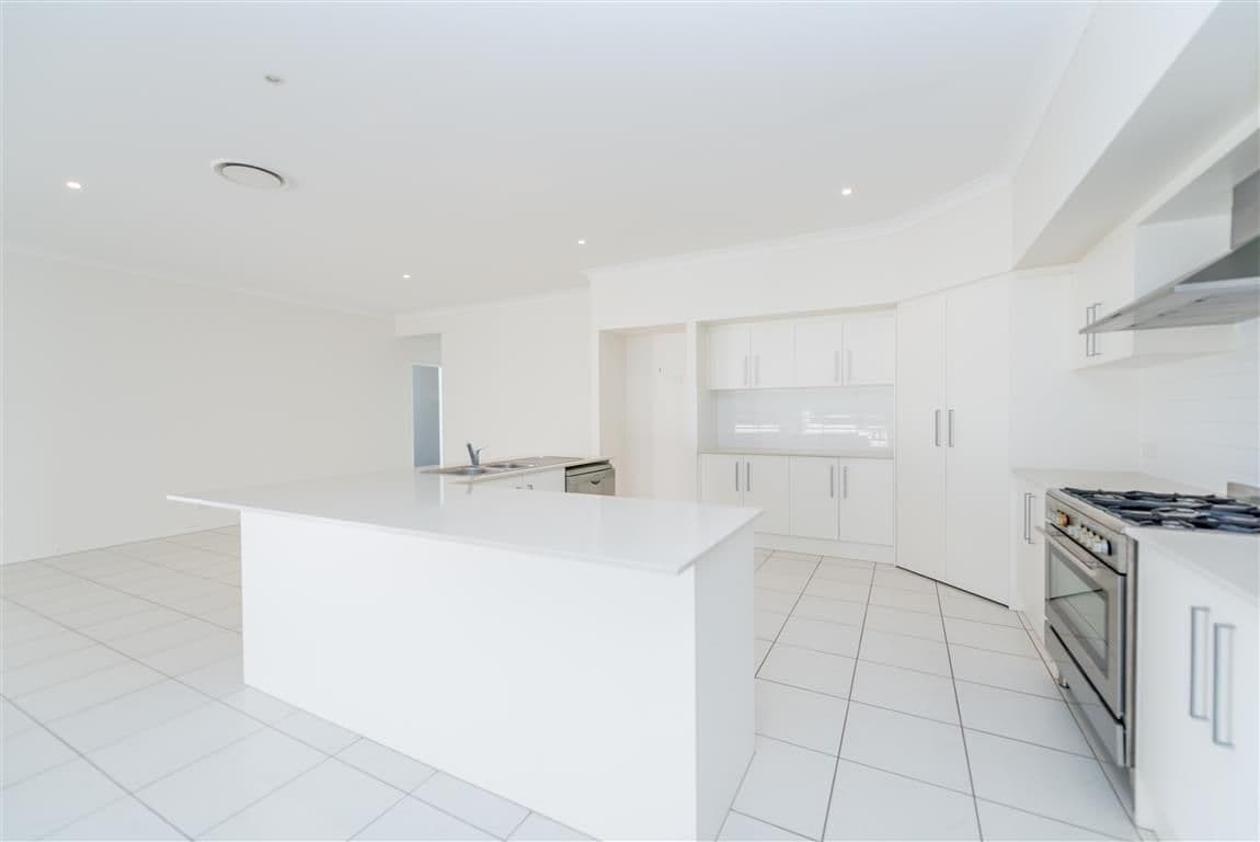 62 Rushcutter Avenue, OXENFORD QLD 4210, Oxenford - Thumbnail 4