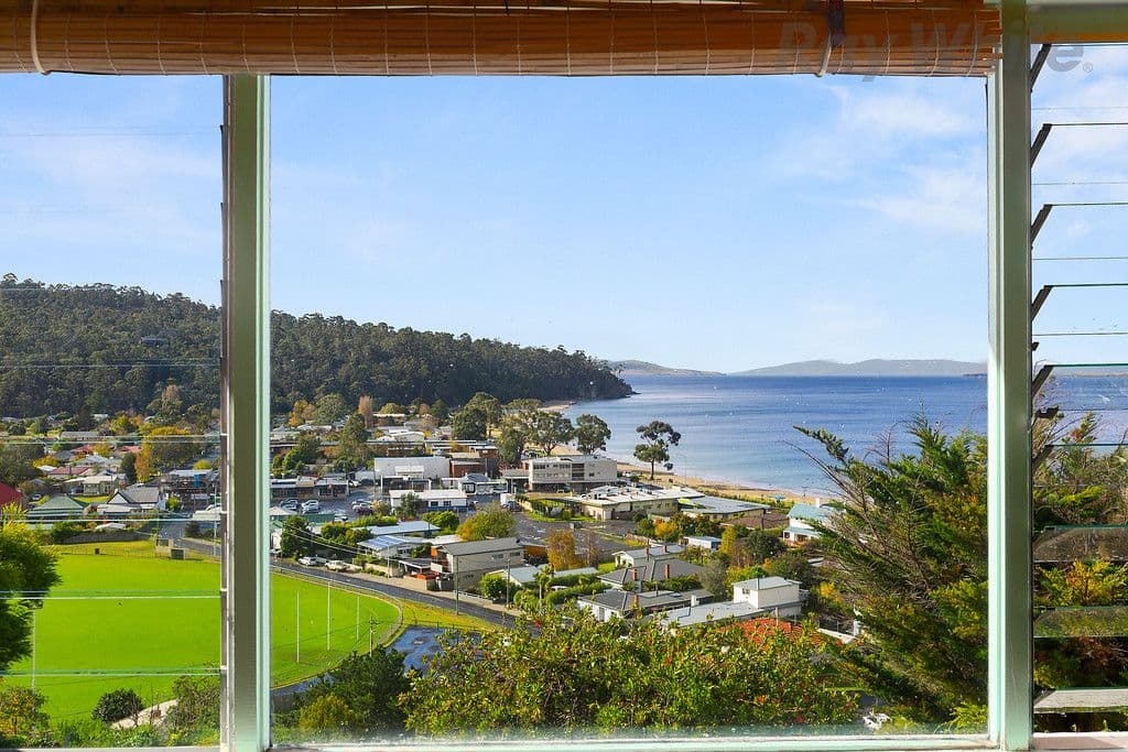 50 Roslyn Avenue, Kingston Beach TAS 7050, Kingston Beach - Image 1