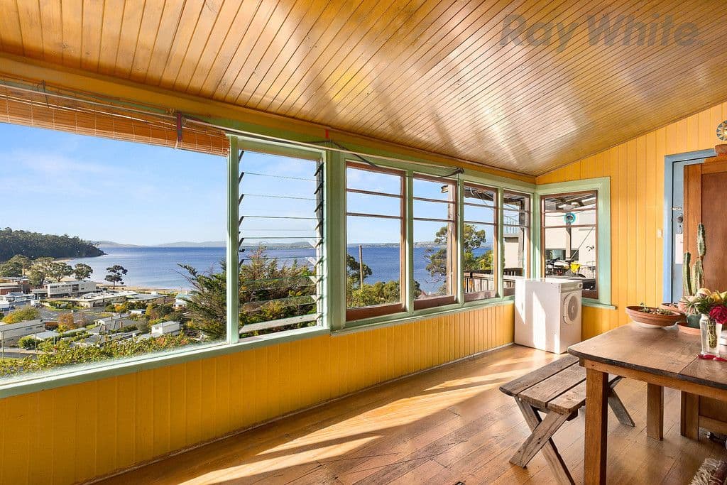 50 Roslyn Avenue, Kingston Beach TAS 7050, Kingston Beach - Thumbnail 2