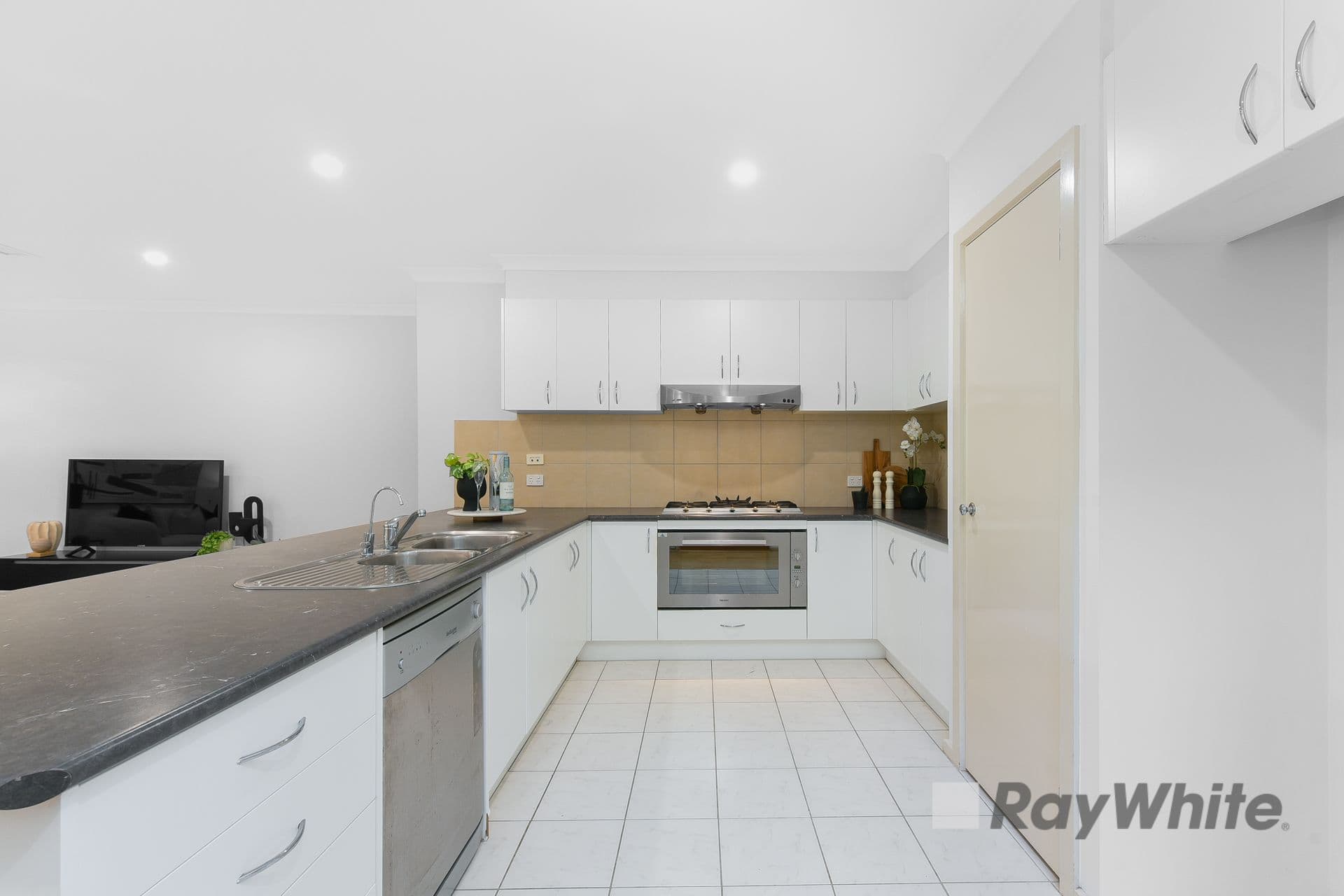 16 Rodwell Street, Dandenong VIC 3175, Dandenong - Thumbnail 8