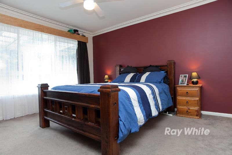 13 Batman Avenue, SUNBURY VIC 3429, Sunbury - Thumbnail 3