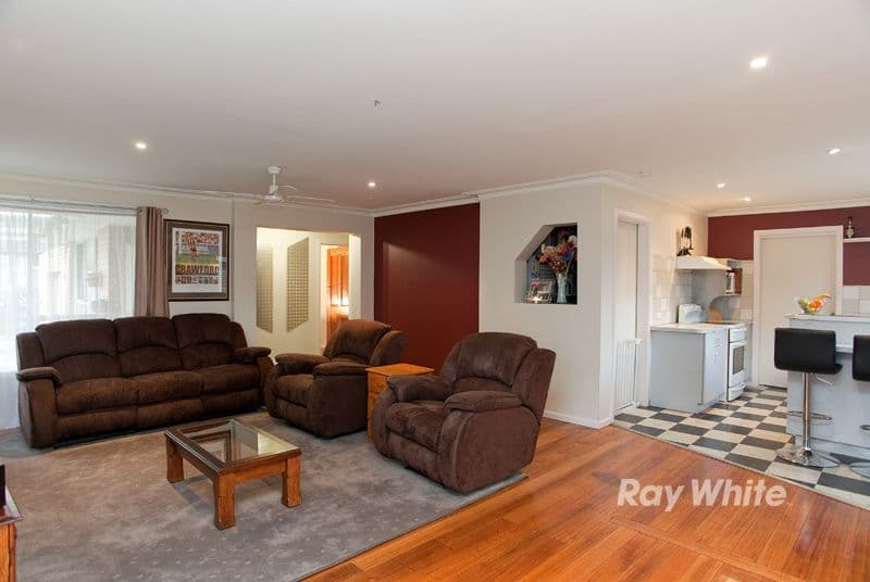 13 Batman Avenue, SUNBURY VIC 3429, Sunbury - Thumbnail 4