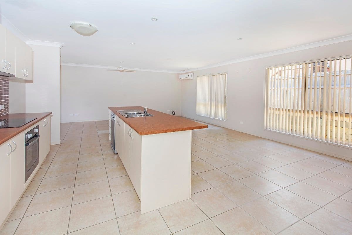 4 Wharf Court, Springfield Lakes QLD 4300, Springfield Lakes - Thumbnail 3