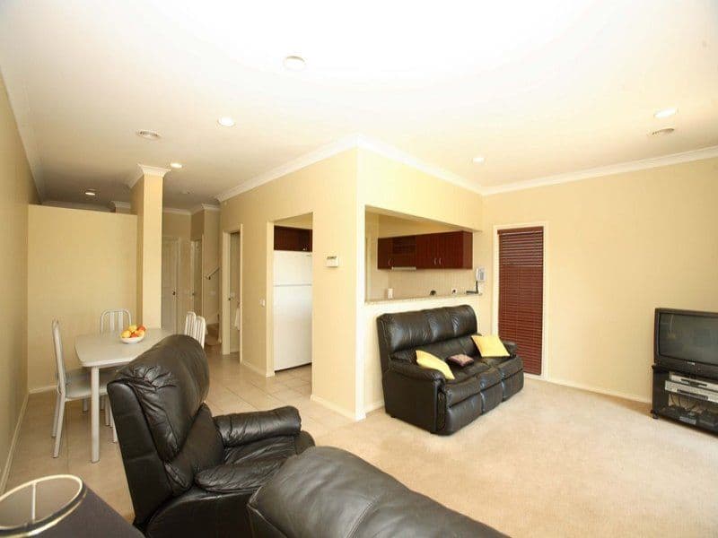 Unit 21/1 Greg Norman Drive, Sanctuary Lakes - Thumbnail 4