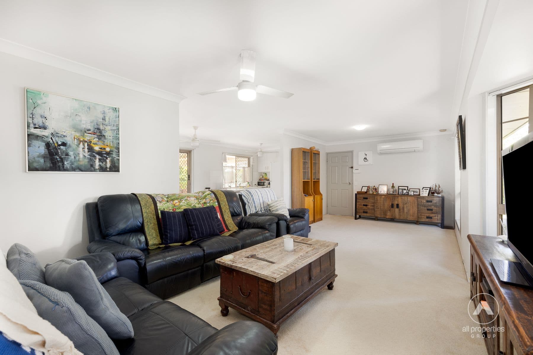 3 Warren Court, Loganlea QLD 4131, Loganlea - Thumbnail 2