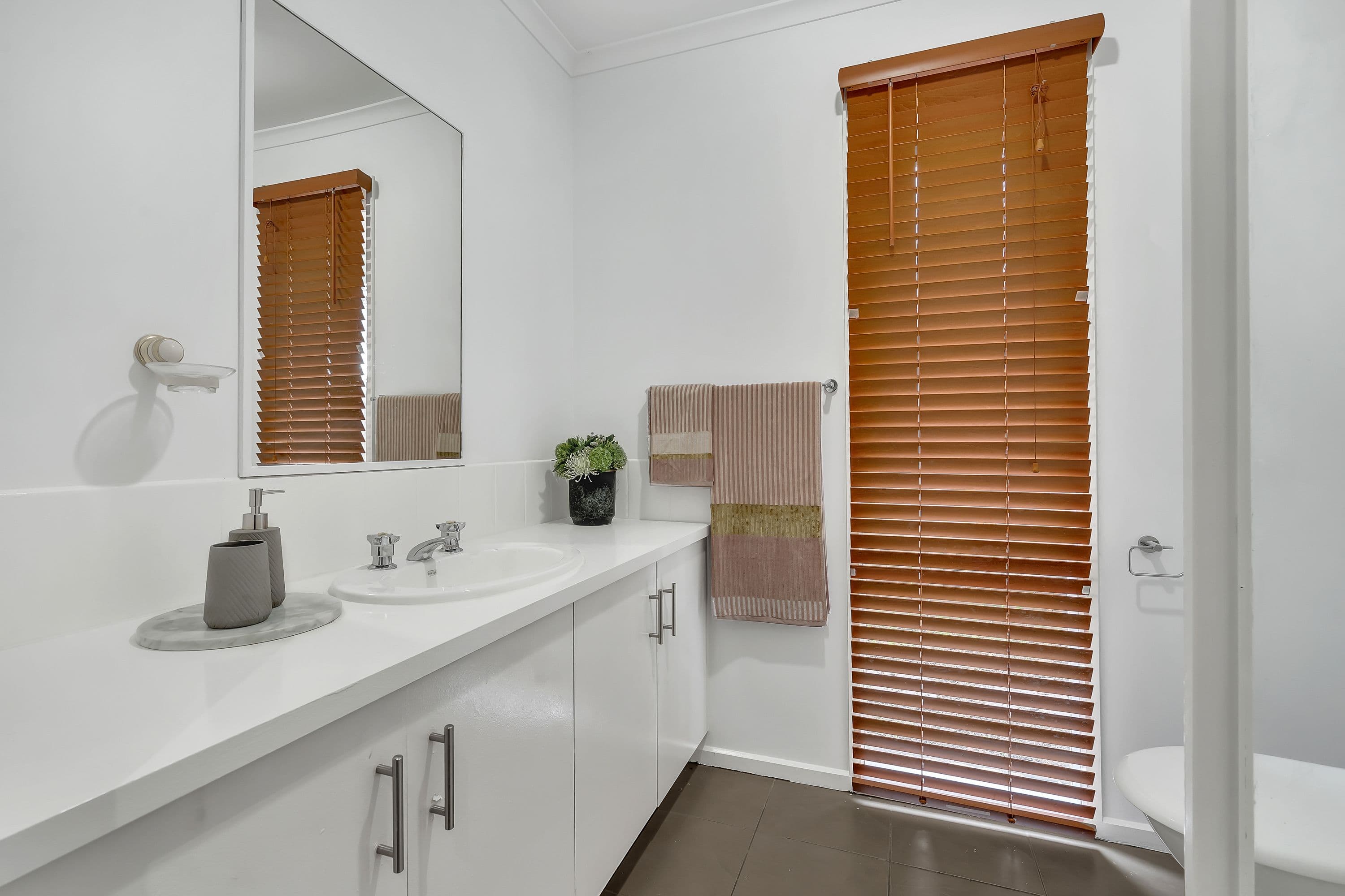 17 Yarcombe Crescent, Craigieburn VIC 3064, Craigieburn - Thumbnail 6