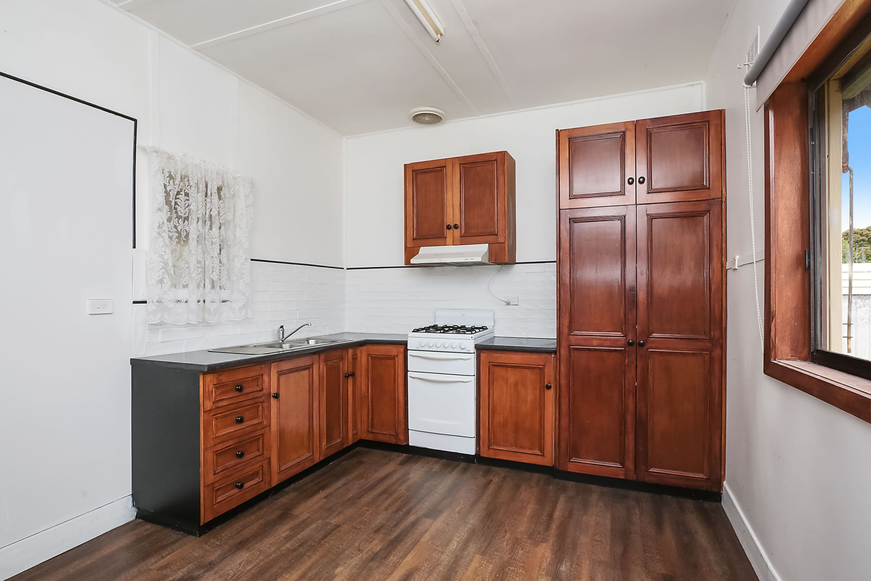 17 Barkly Street, Camperdown VIC 3260, Camperdown - Thumbnail 3