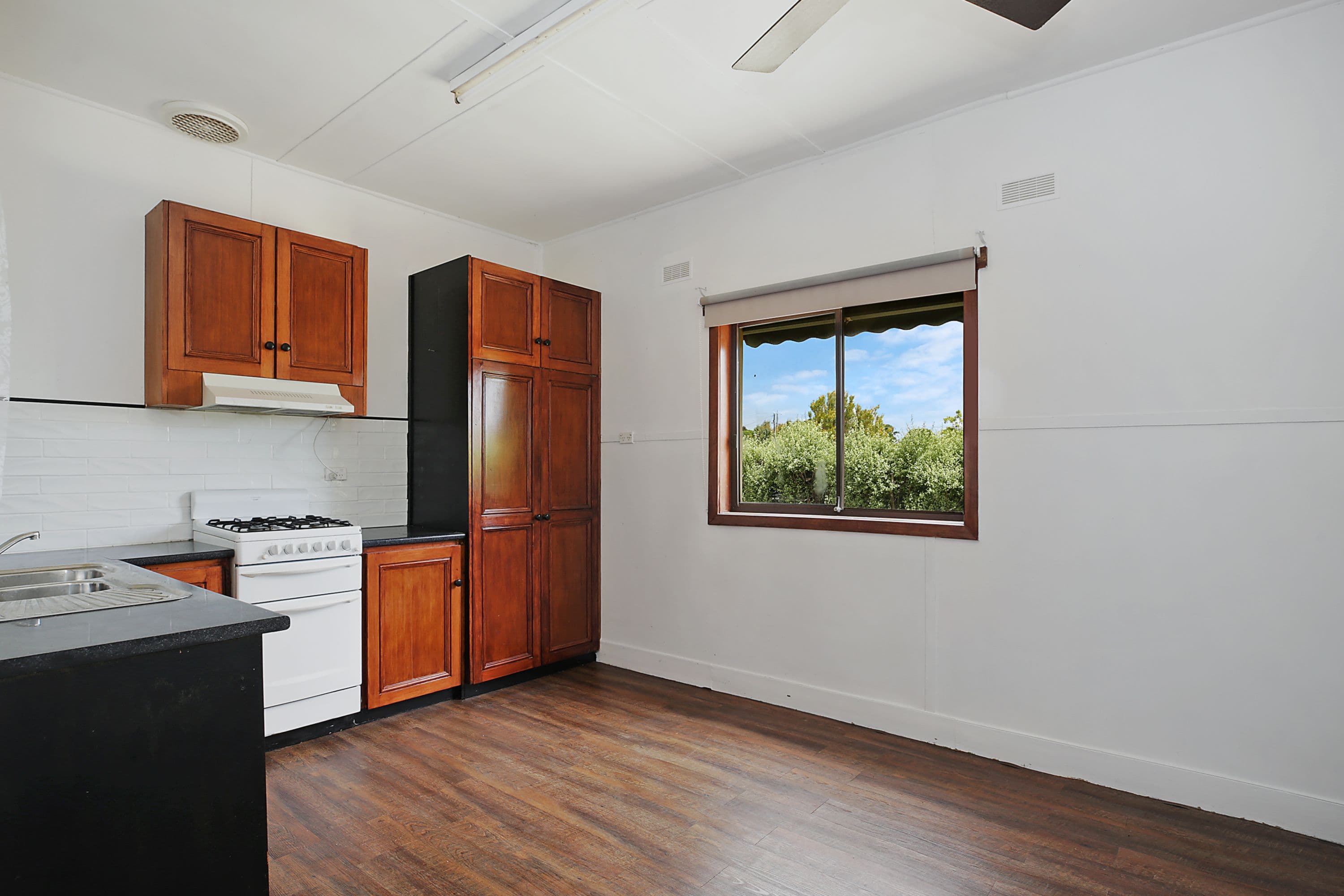 17 Barkly Street, Camperdown VIC 3260, Camperdown - Thumbnail 4