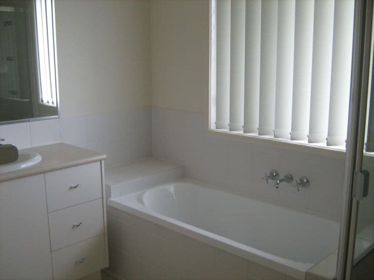 8 Benjamin Court, Yamanto QLD 4305, Yamanto - Thumbnail 7