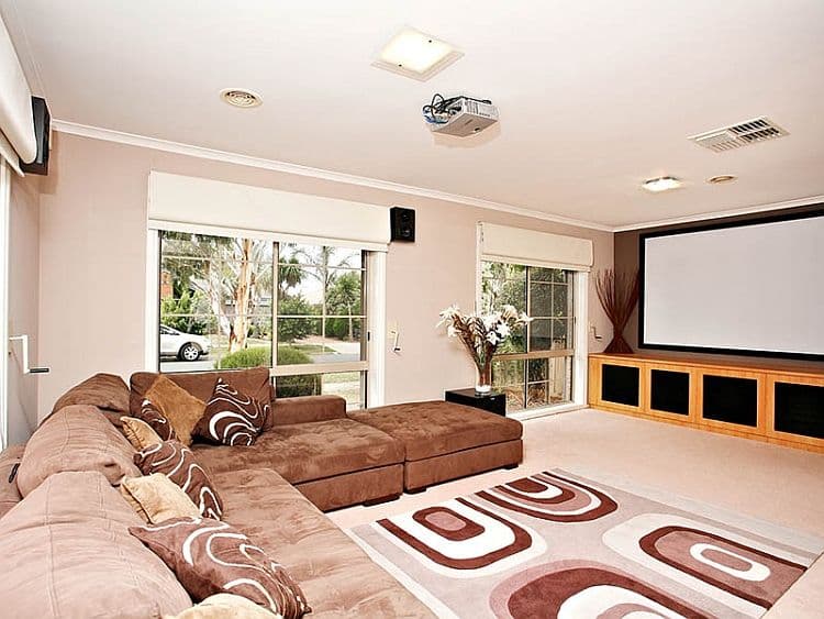 13 Carroll Crescent, MILL PARK VIC 3082, Mill Park - Thumbnail 2
