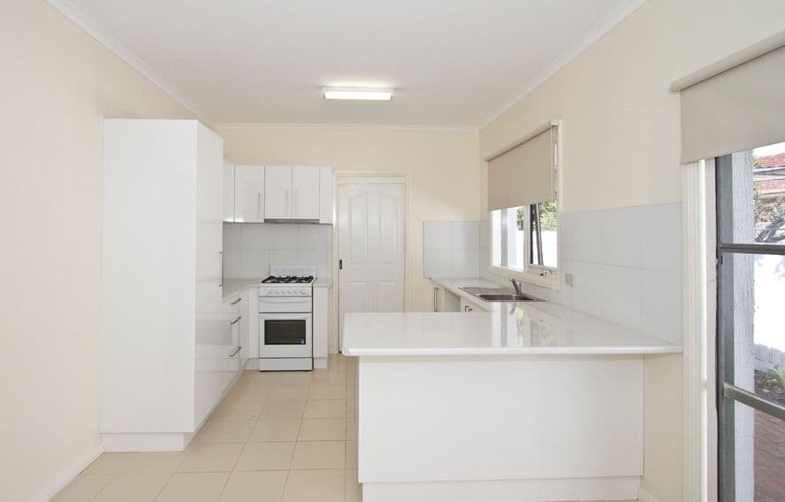 33 Oriel Road, IVANHOE VIC 3079, Ivanhoe - Thumbnail 2