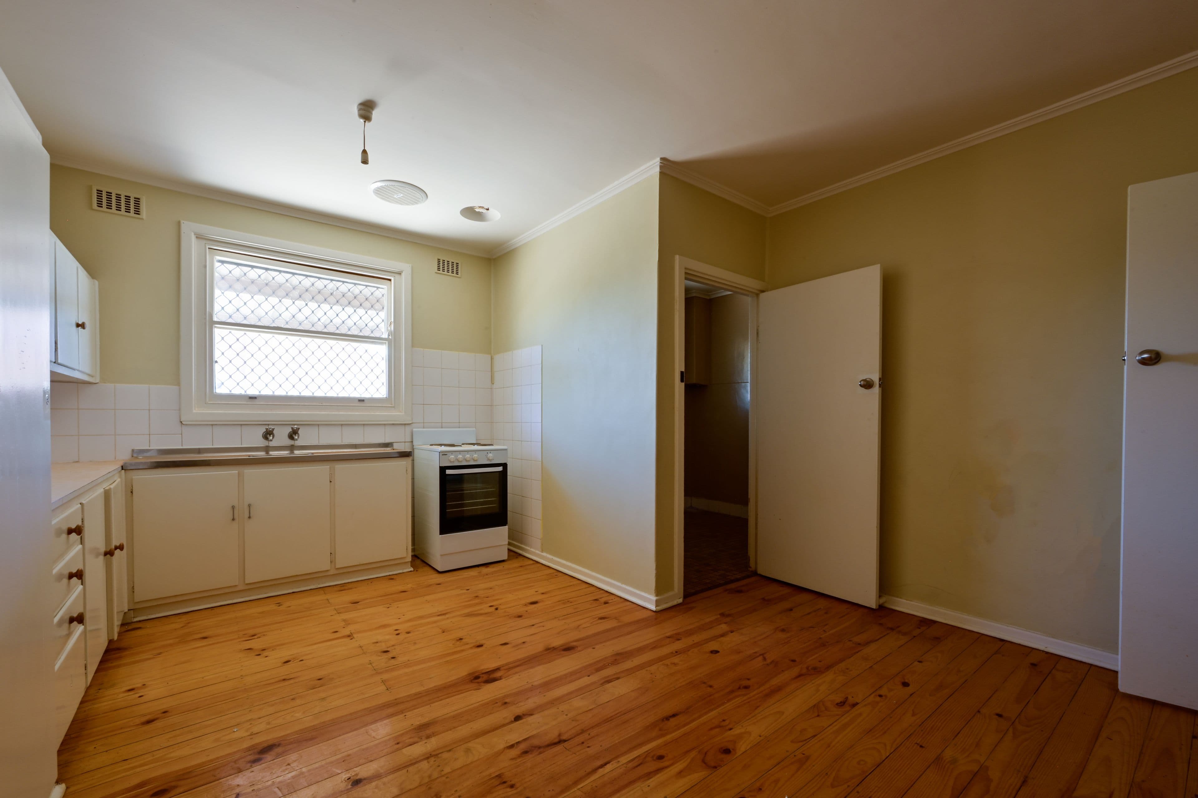 21 Perkins Street, Whyalla Stuart SA 5608, Whyalla Stuart - Thumbnail 3