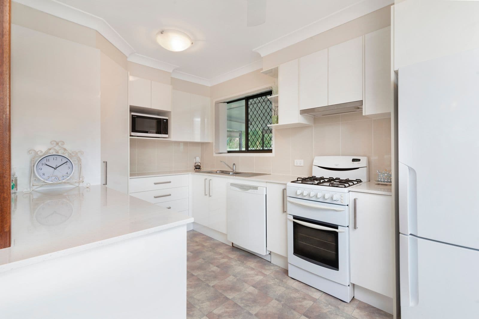 14 Blaxland Avenue, Molendinar QLD 4214, Molendinar - Thumbnail 6