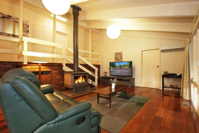 8 CLEMATIS Road, MOUNT EVELYN VIC 3796, Mount Evelyn - Thumbnail 2
