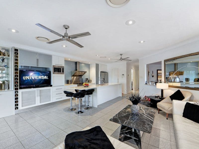 99 Campbell Street, Sorrento QLD 4217, Sorrento - Thumbnail 5