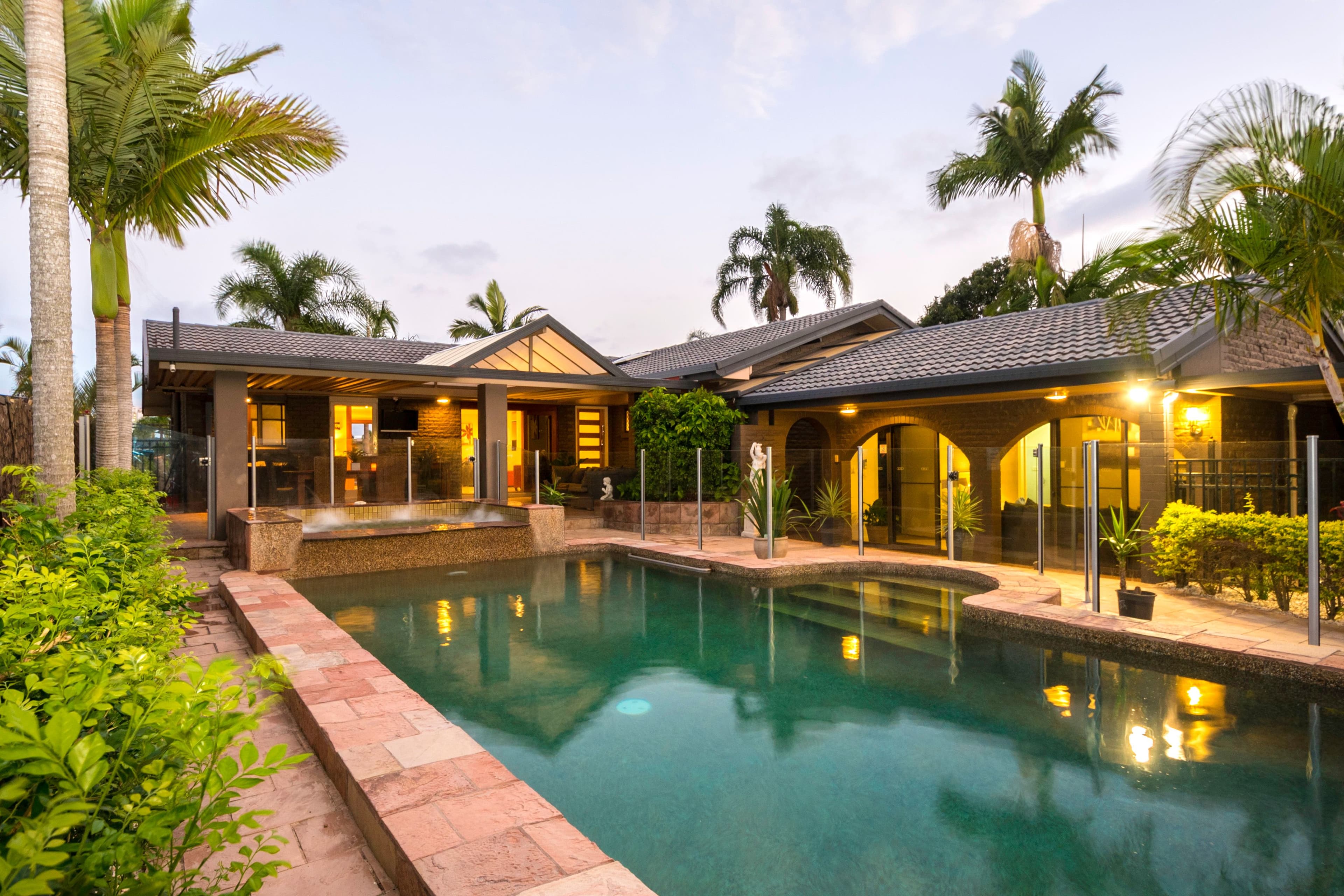 18 Maureen Court, Broadbeach Waters QLD 4218, Broadbeach Waters - Thumbnail 4