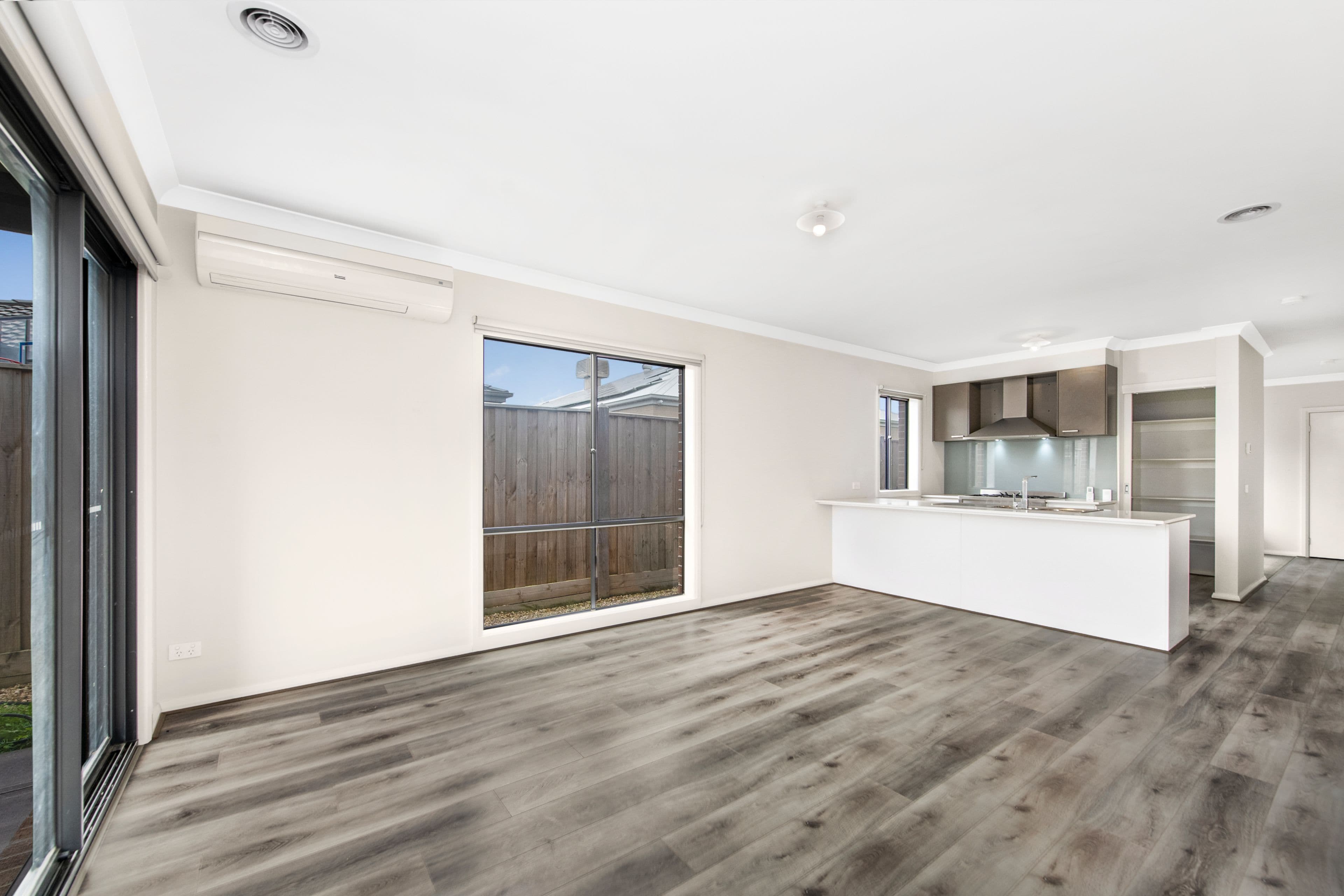 4 Melville Road, Officer VIC 3809, Officer - Thumbnail 4