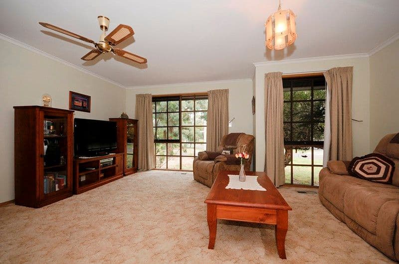 47 ROSEMARY Avenue, CROYDON HILLS VIC 3136, Croydon Hills - Thumbnail 3